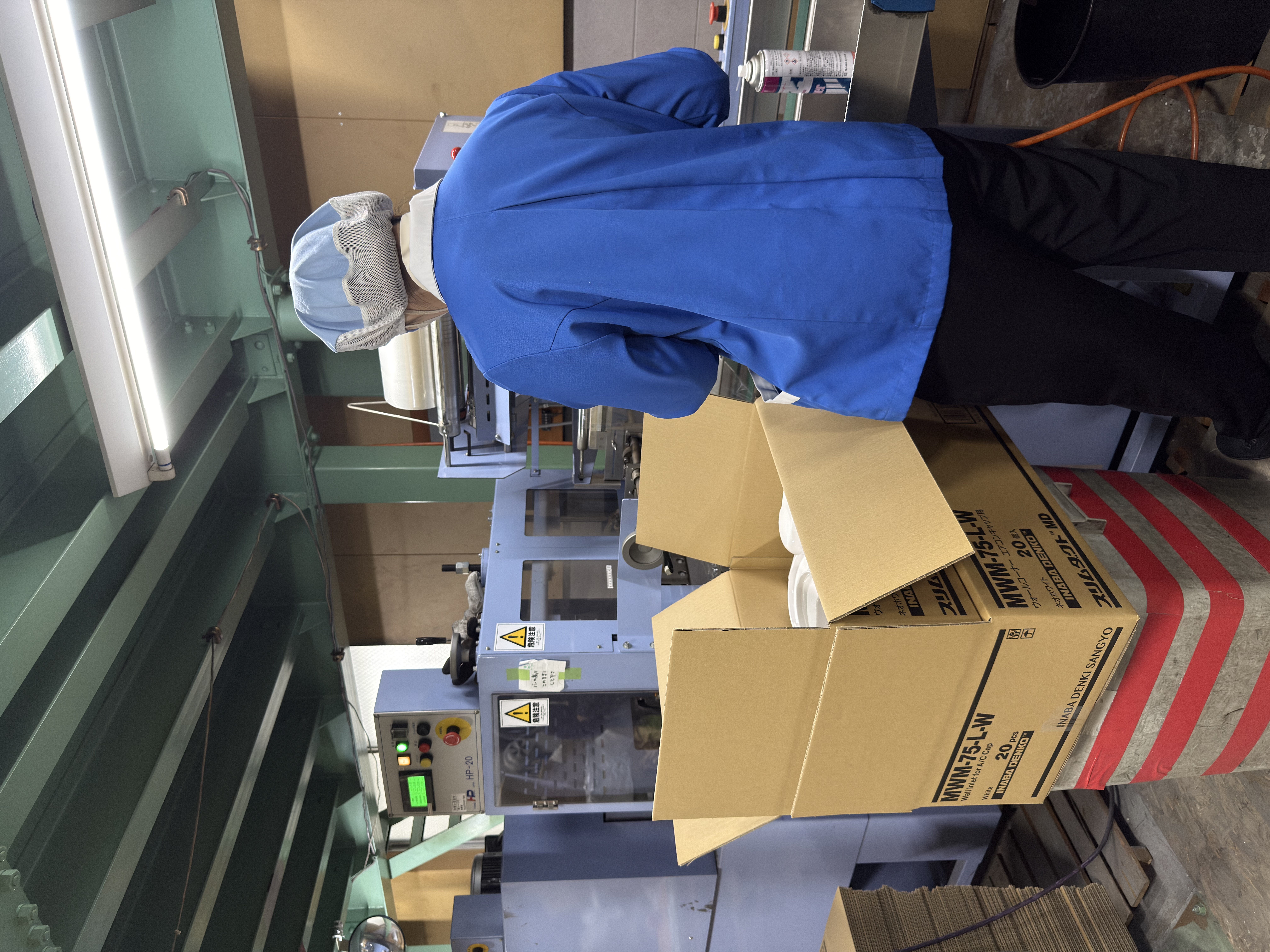 作業中のスタッフ